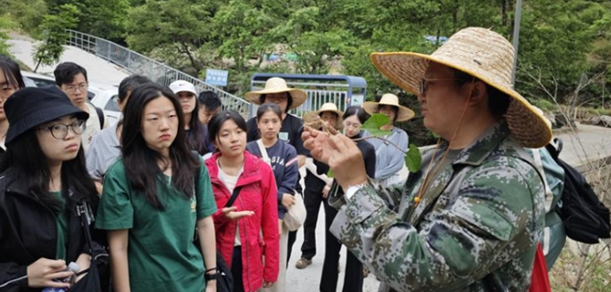 新加坡中医学子汤口浮溪寻药问道